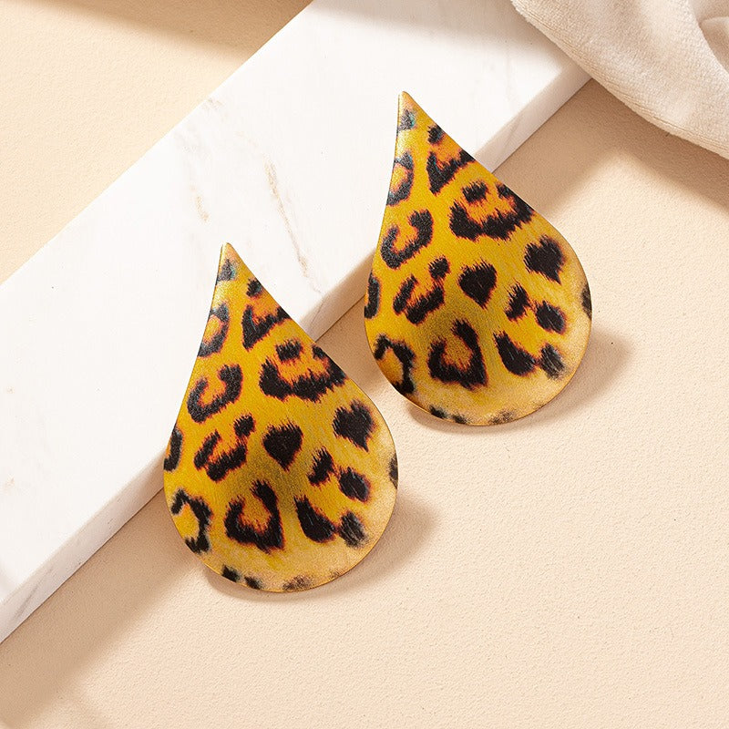 Sexy leopard print earrings, female niche, high-end temperament, street photography, droplet shaped earrings