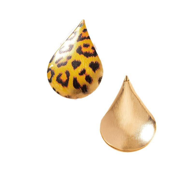 Sexy leopard print earrings, female niche, high-end temperament, street photography, droplet shaped earrings